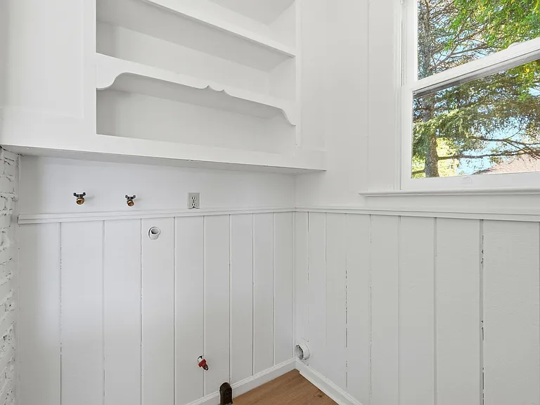 Charming Victorian Home & Spacious Yard — Photo 25