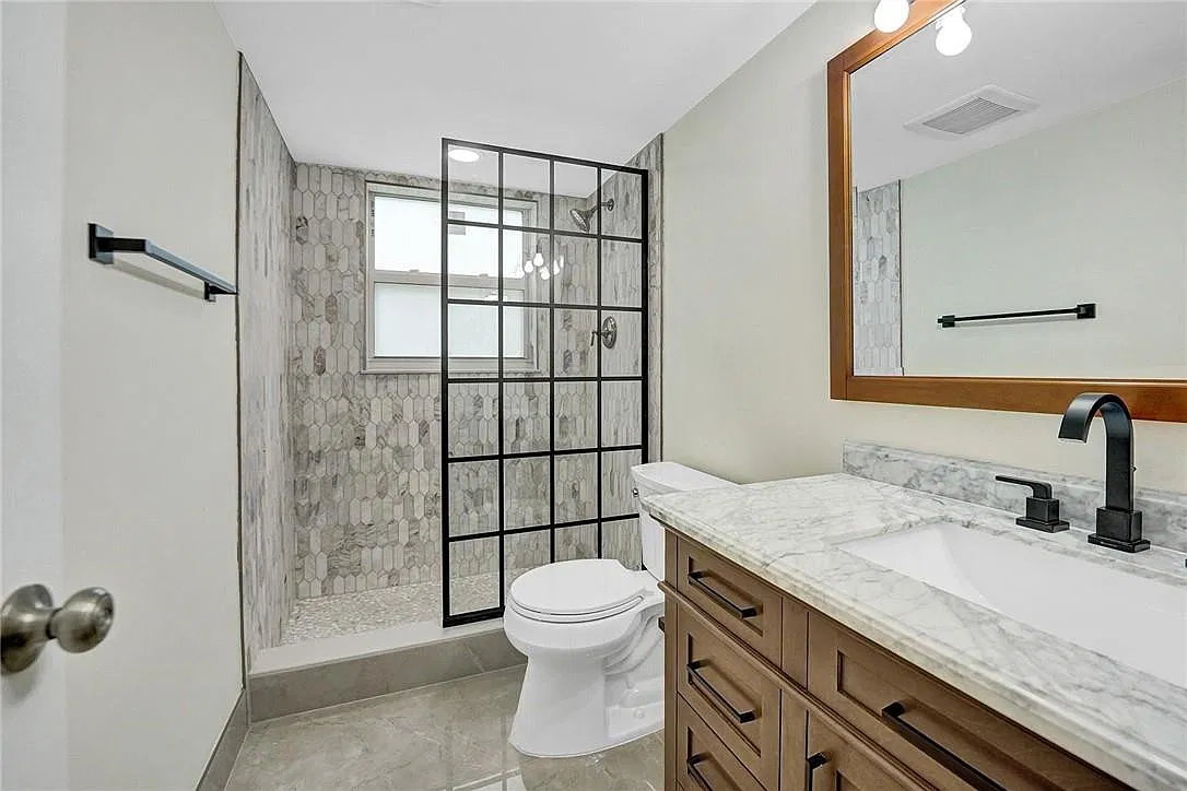3 bed, 2.0 bath, 2082 sqft, $3,000 — Photo 4