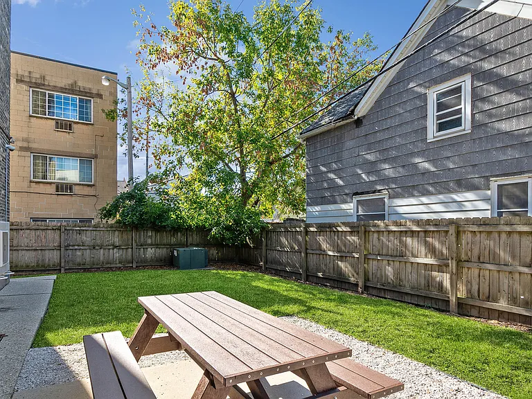 Cambridge Manor — Photo 18