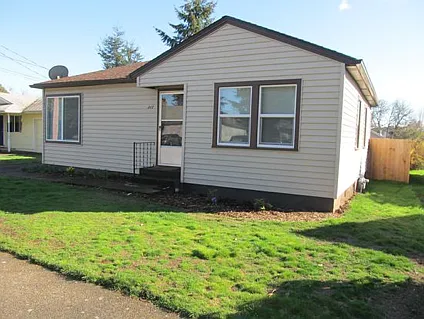 217 SW Rainbow Ave photo 1