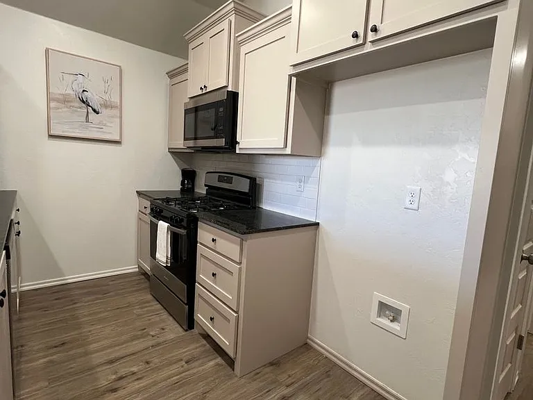 1420 SW Texas Ave — Photo 5