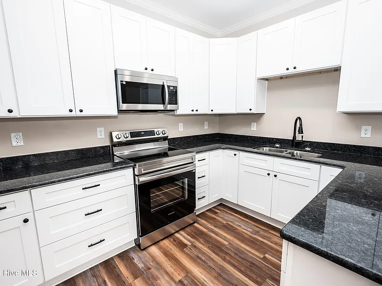138 Macdonald Blvd — Photo 16
