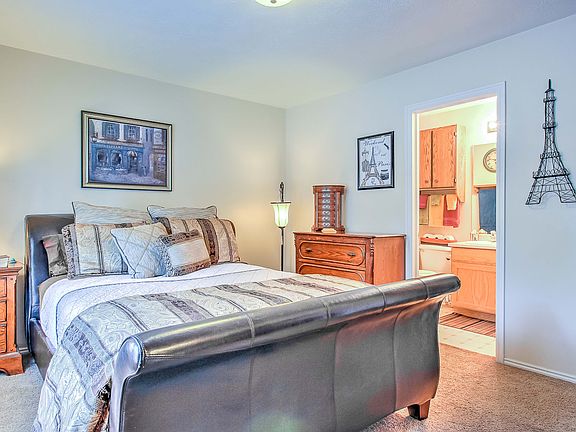 4th image of 878 E Forest Ct