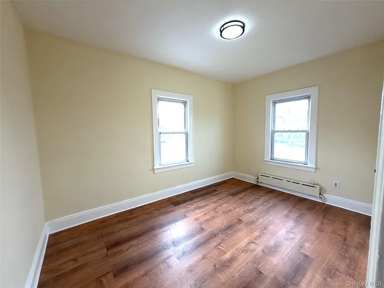 517 Laurelton Blvd — Photo 17