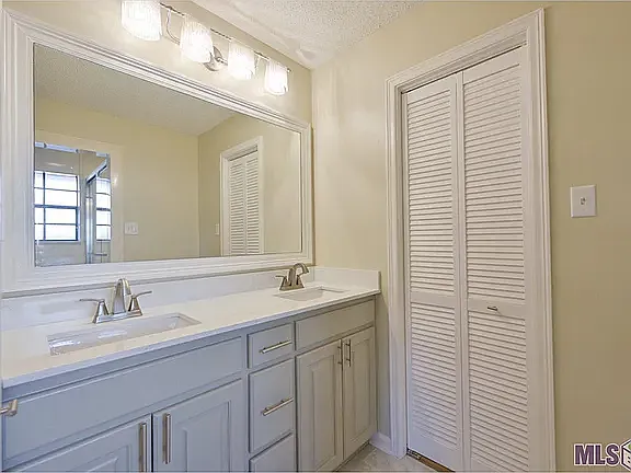 2961 Congress Blvd — Photo 4