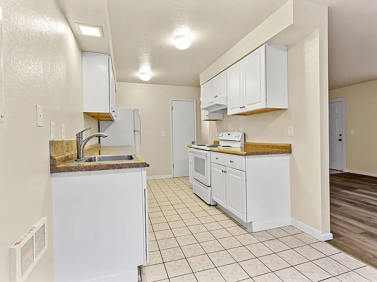 17354 SW Merlo Rd — Photo 24
