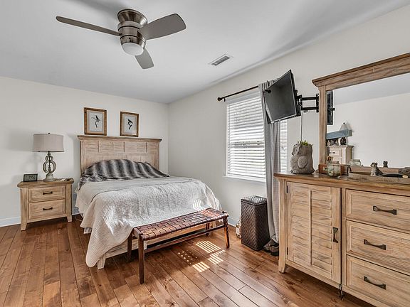 5th image of 152 Valley Breeze Dr