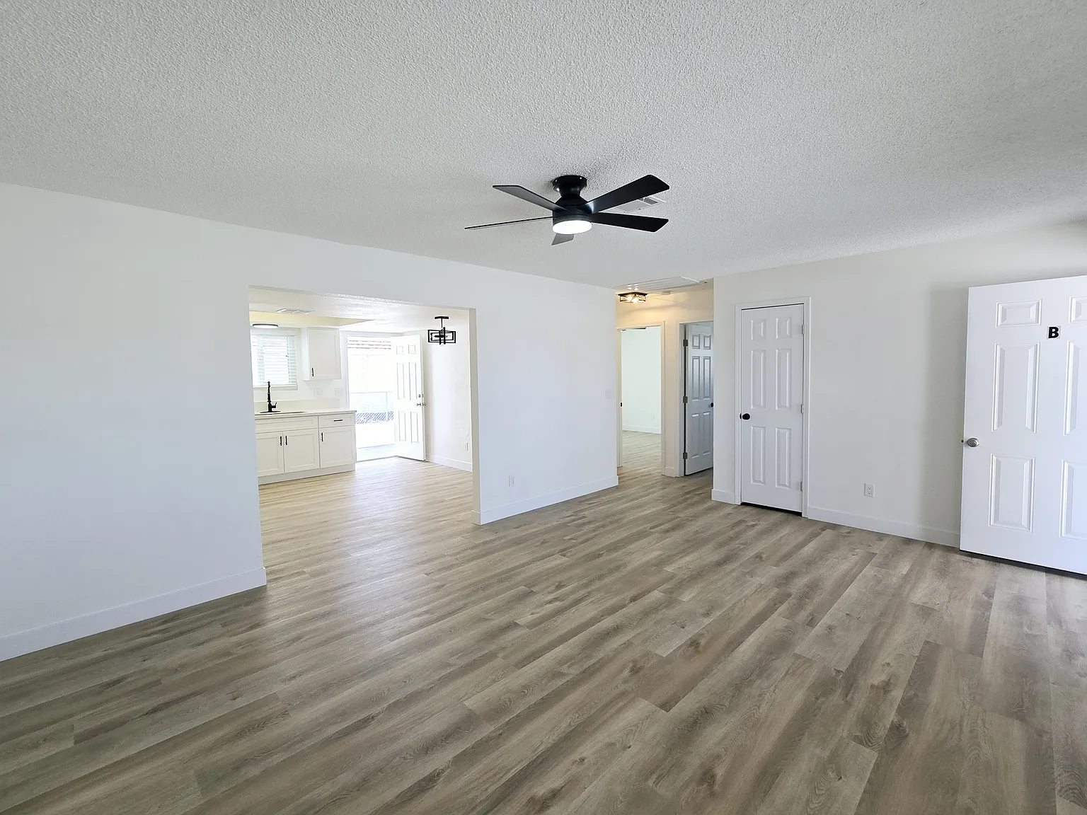1083 East Calvada Boulevard - B — Photo 1