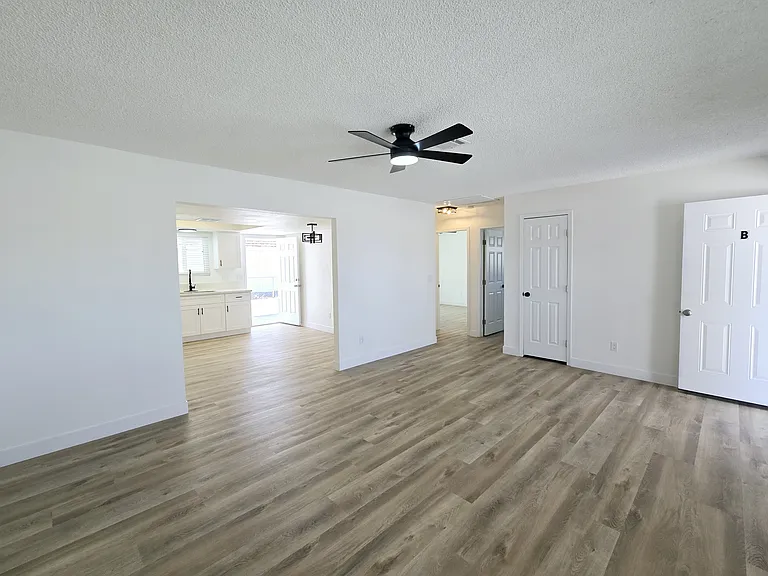 1083 E Calvada Blvd #B — Photo 7