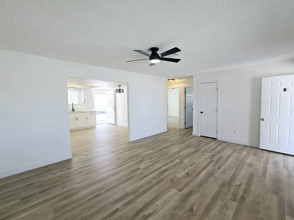 1083 E Calvada Blvd #B