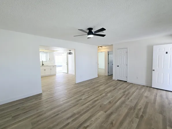 1083 E Calvada Blvd APT B, Pahrump, NV 89048