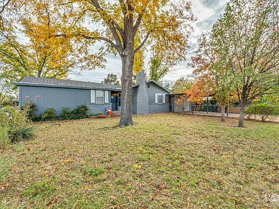 2nd image of 3745 Lake Dr