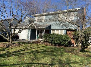 325 Kimberly Pl, West Islip, NY 11795