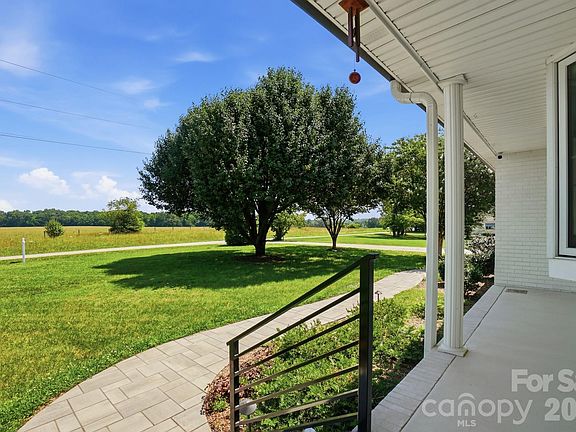 3rd image of 130 Watts Farm Ln