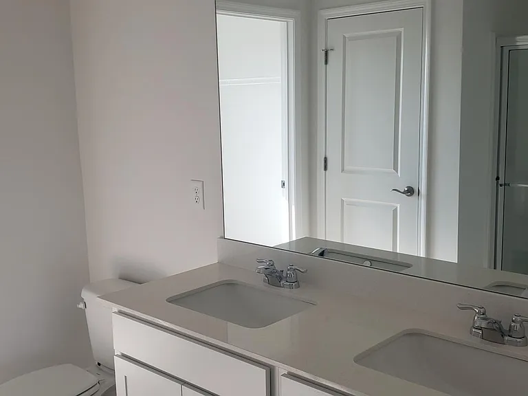 Owner's suite bathroom