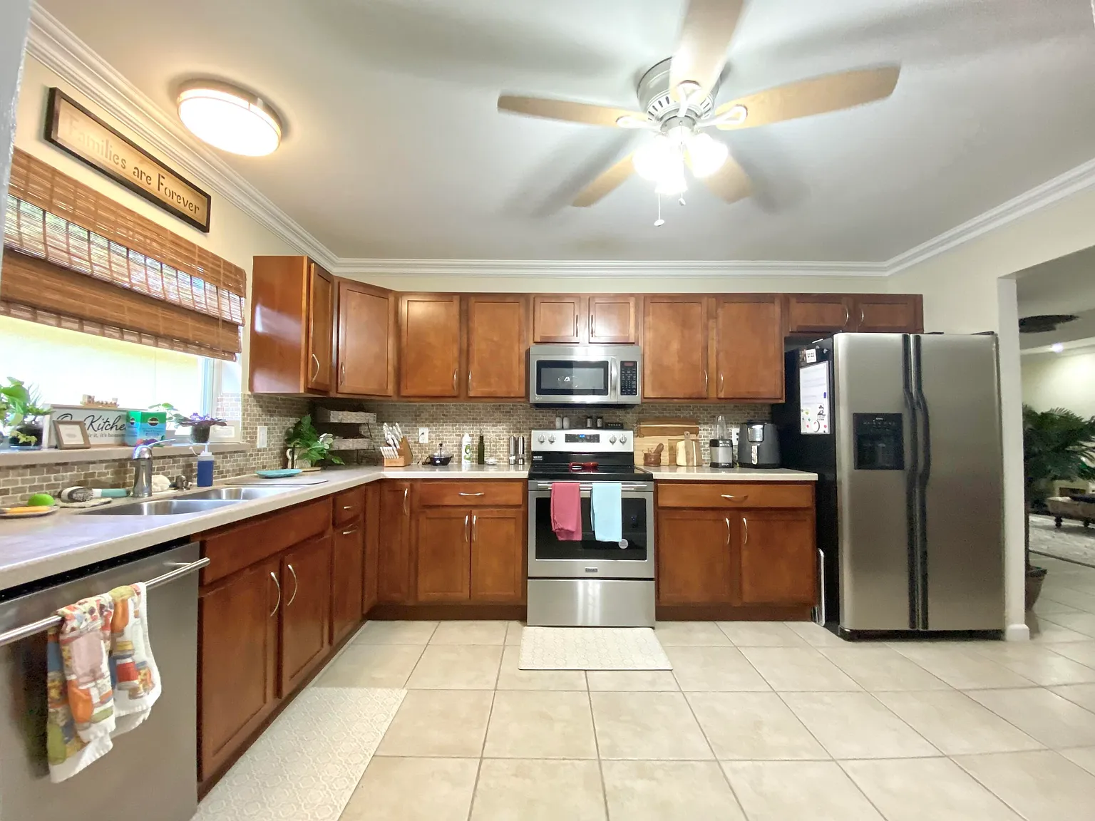 3 bed, 2.0 bath, 1593 sqft, $3,700 — Photo 2