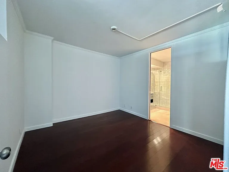 999 N Doheny Dr #406 — Photo 4