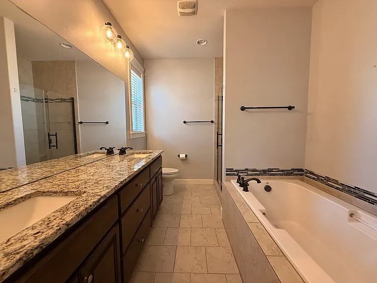 2626 NE Hawthorne Cir — Photo 17