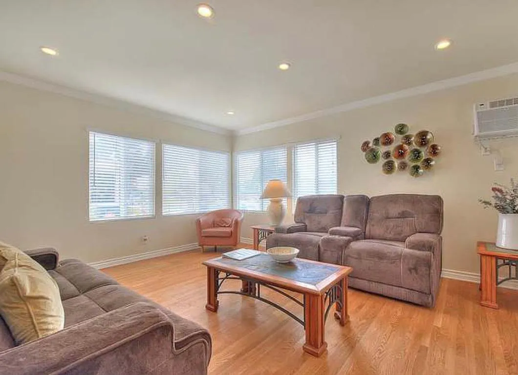 9328 Crenshaw Blvd — Photo 4