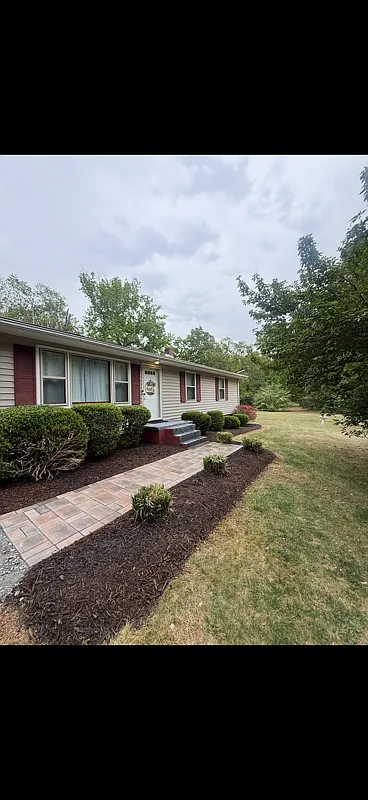 3 bed, 1.0 bath, 1056 sqft, $1,695 — Photo 2