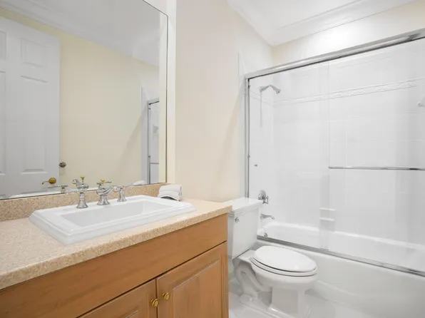 2875 Marina Circle, Lighthouse Point, FL 33064