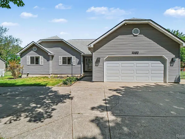 4660 Woodhull Dr, Clarkston, MI 48346