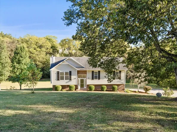 408 Lake Cir, Columbia, TN 38401
