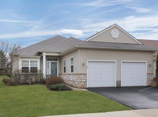 52 Esplanade Dr, Somerset, NJ 08873