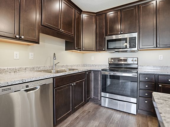 5th image of 2592 Middle Rd #317