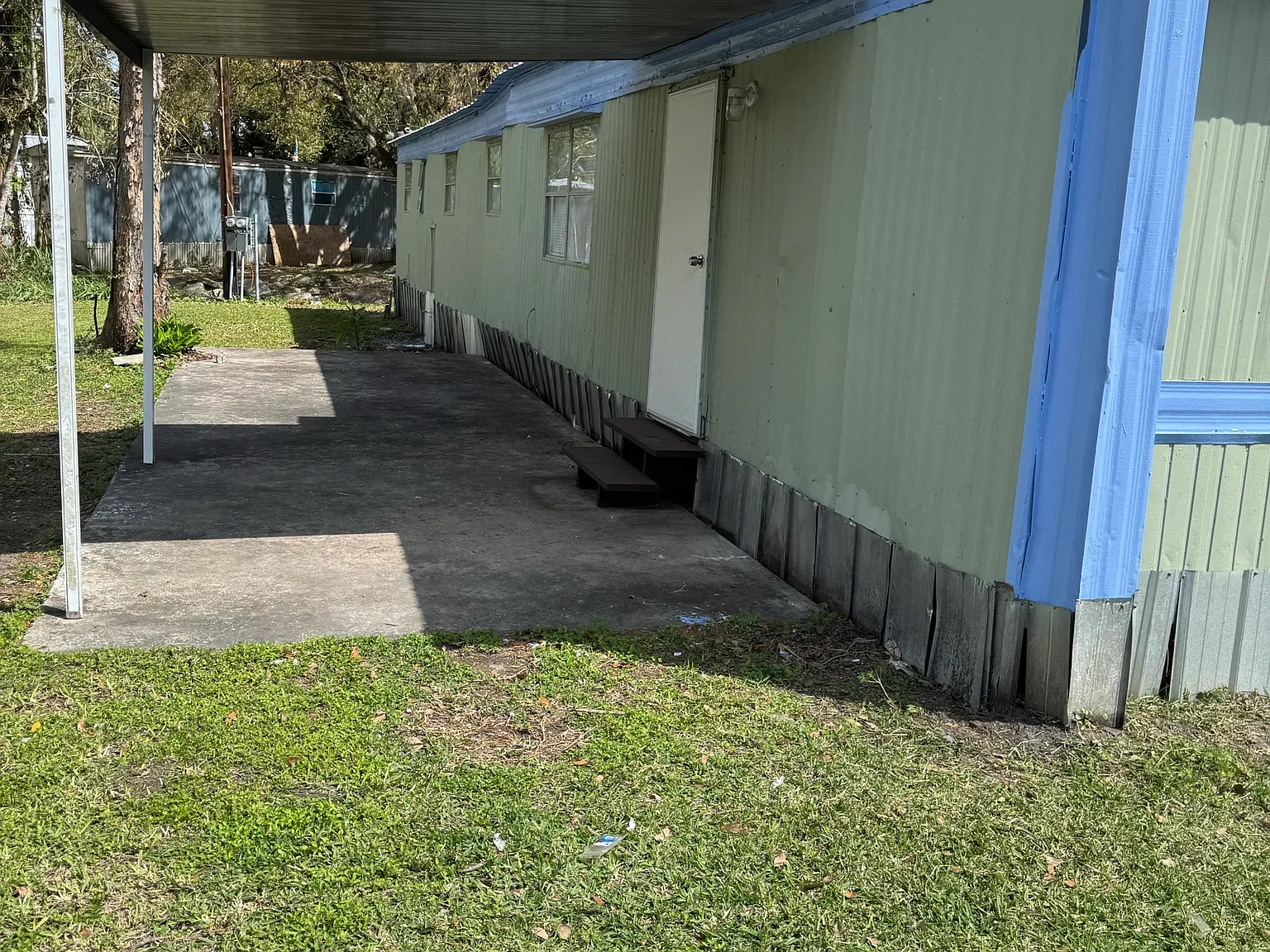 405 Union Dr — Photo 1
