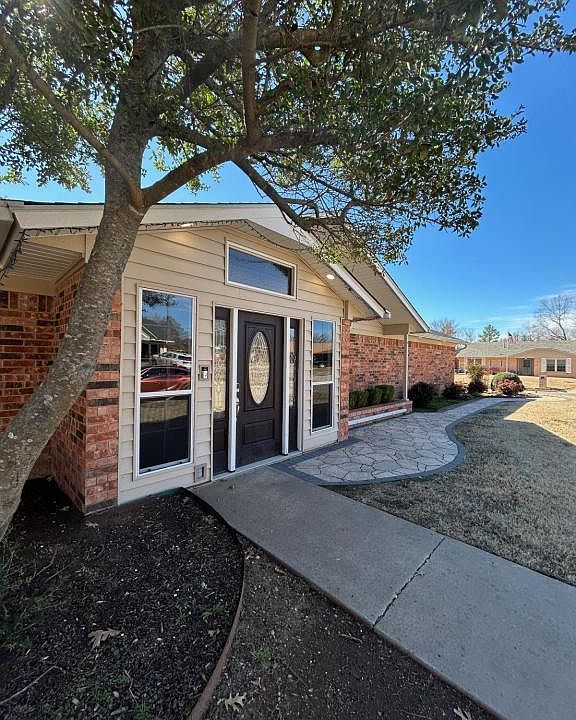 1st image of 7909 NW Folkstone Way