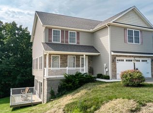 2 Windsong Ln, Morgantown, WV 26508
