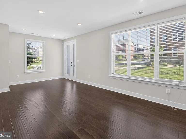 404 Sagan Pl — Photo 3
