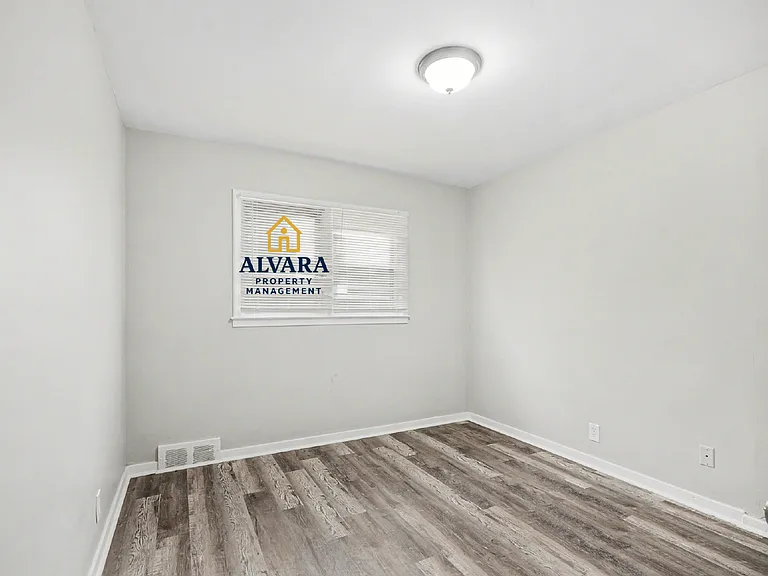 17145 Evergreen Rd — Photo 6