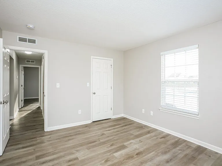 221 Pennwood Ln — Photo 10