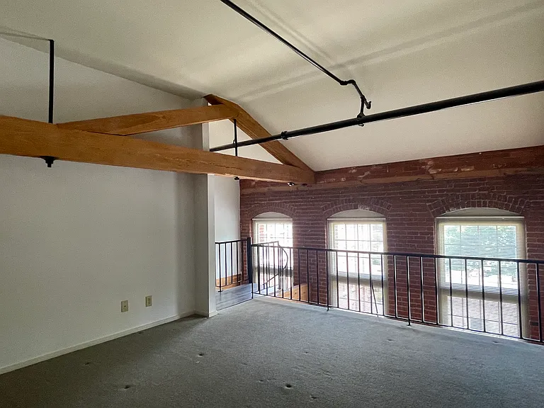Dery Silk Mill — Photo 36