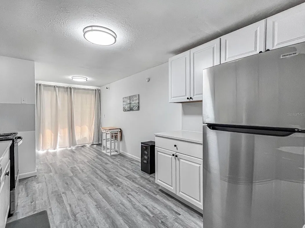 2 bed, 1100 sqft, $1,700 — Photo 2