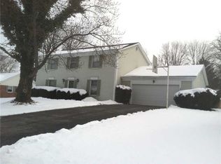 10915 W Lakeshore Dr, Carmel, IN 46033