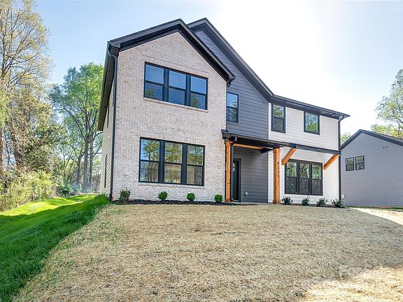 3rd image of 8325 Tuckalake Dr