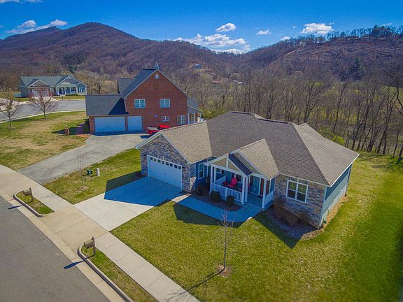 4th image of 217 Mountain Brook Dr NE