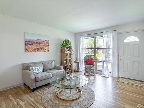 5th image of 1386 Standish Ave