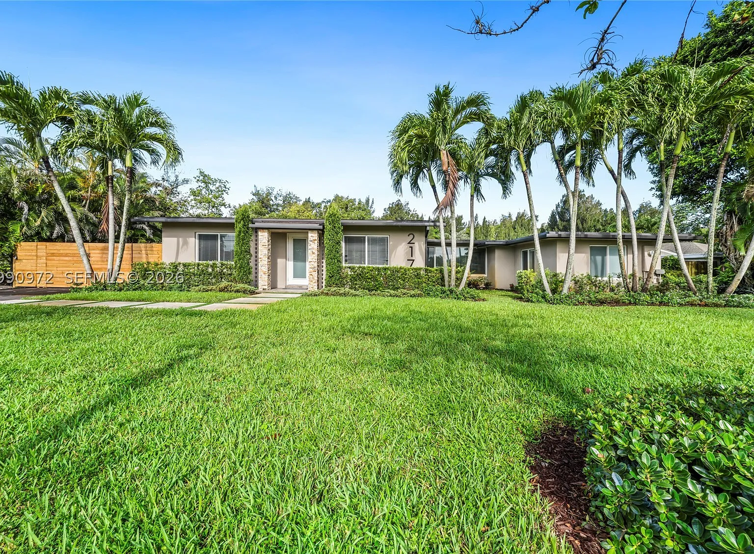 3 bed, 1726 sqft, $4,300 — Photo 3