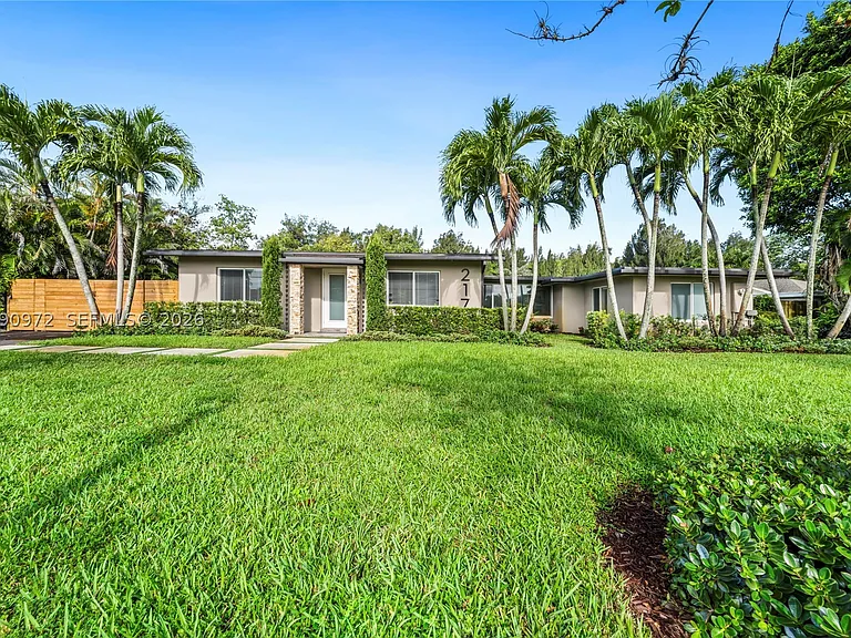 217 E Acre Dr — Photo 3