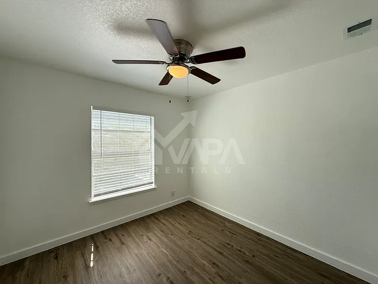 4126 Valleyfield St — Photo 11