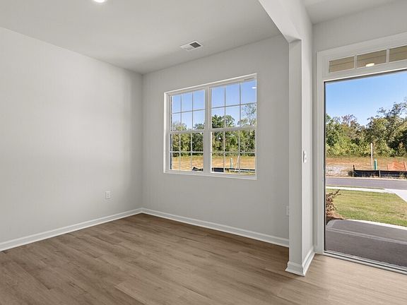 3rd image of 515 Oak View Ln