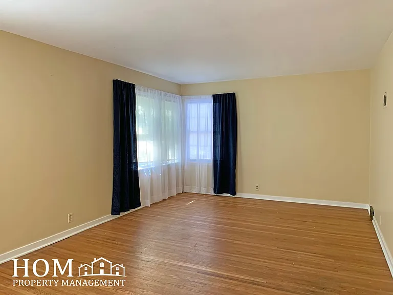 525 S Broad St — Photo 3