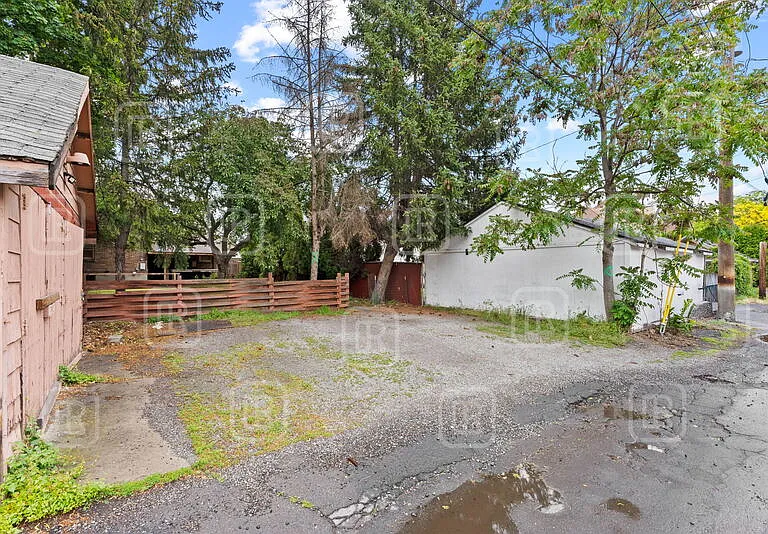 808 E Mission Ave — Photo 31