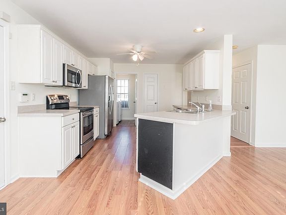 5th image of 26 Carrington Dr