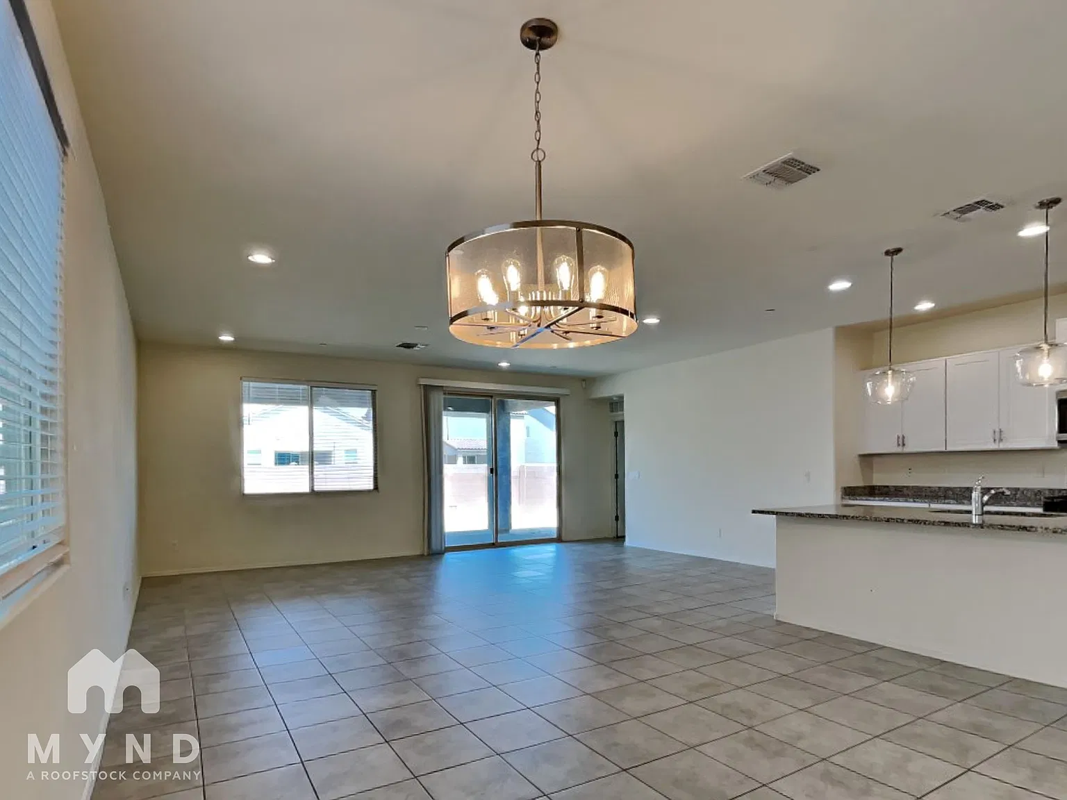 5 bed, 3.5 bath, 2920 sqft, $2,375 — Photo 4