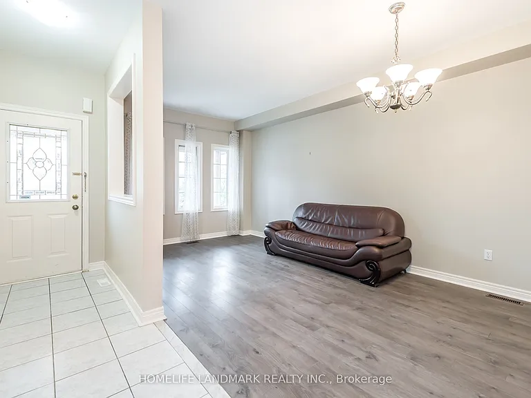 97 Annina Cres — Photo 2